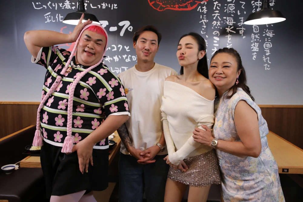 “Pat Napapa” shares her wonderful life, while two guys, P & Racing, shower her with so much love it’s almost too much, on “Raan Nee Mee Reuang”