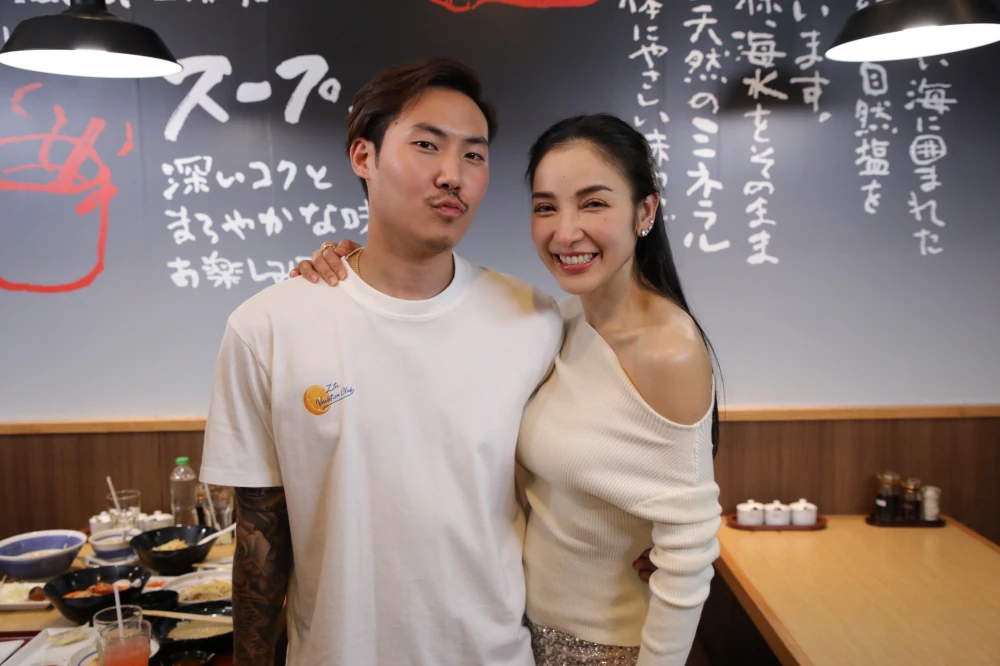 “Pat Napapa” shares her wonderful life, while two guys, P & Racing, shower her with so much love it’s almost too much, on “Raan Nee Mee Reuang”