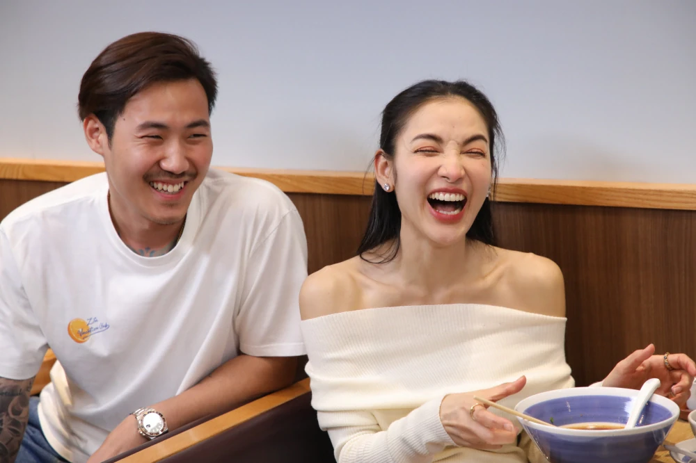 “Pat Napapa” shares her wonderful life, while two guys, P & Racing, shower her with so much love it’s almost too much, on “Raan Nee Mee Reuang”