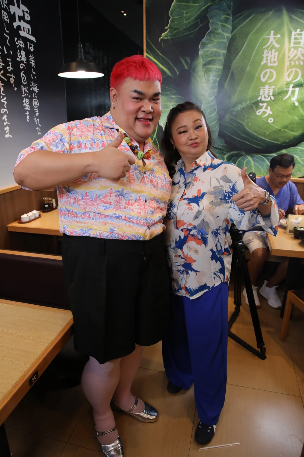 “Pat Napapa” shares her wonderful life, while two guys, P & Racing, shower her with so much love it’s almost too much, on “Raan Nee Mee Reuang”