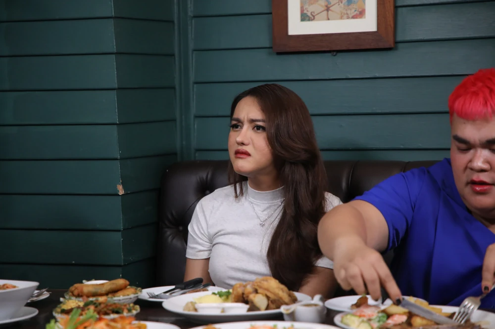 “Jae Kim & Pingpong” invite fans to laugh out loud as Ninew Christina Saetae drops by “Raan Nee Mee Reuang” and reveals the full story behind her nickname, “The Korean Daughter-in-Law”