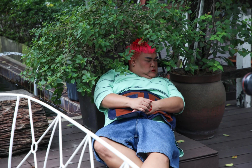 “Jae Kim & Pingpong” invite Nui Sujira to visit “Raan Nee Mee Reuang,” sharing her tips for a happy family—with a hilarious twist!!