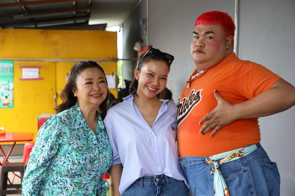 A new feel-good online show, “Raan Nee Mee Reuang”